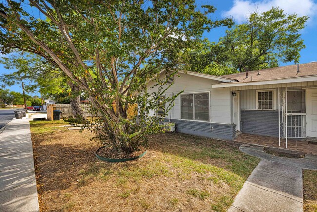 Building Photo - Lovely Rental in Downtown San Antonio!