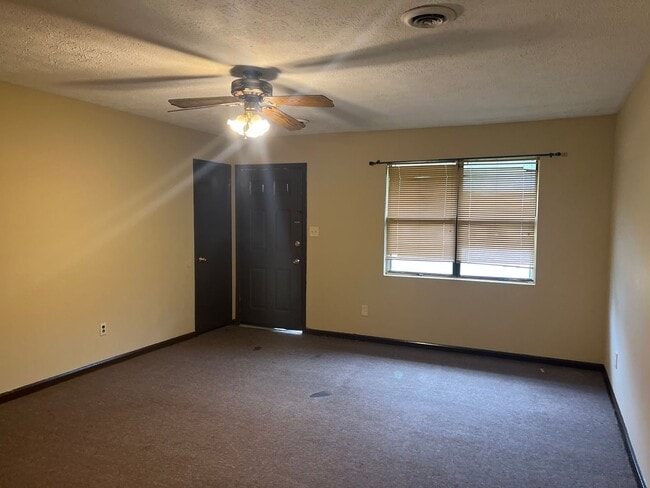 Foto del edificio - 2 Bed 1 Bath Duplex