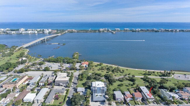 Located directly on Bryant Park and Intracoastal - 230 S Lakeside Dr Apartment