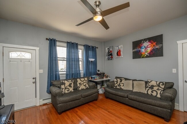 Foto del edificio - 82 Pacific Ave