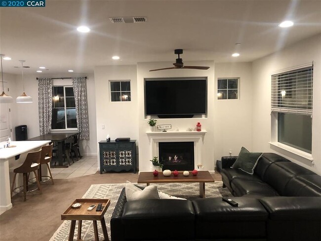 Building Photo - 147 Halsey Way
