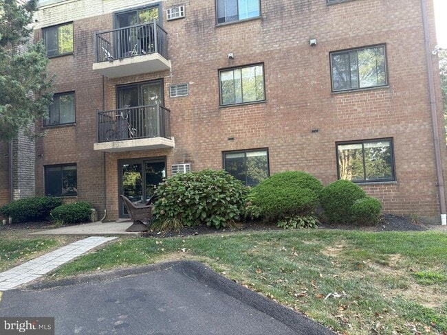 Building Photo - 1575 W Street Rd