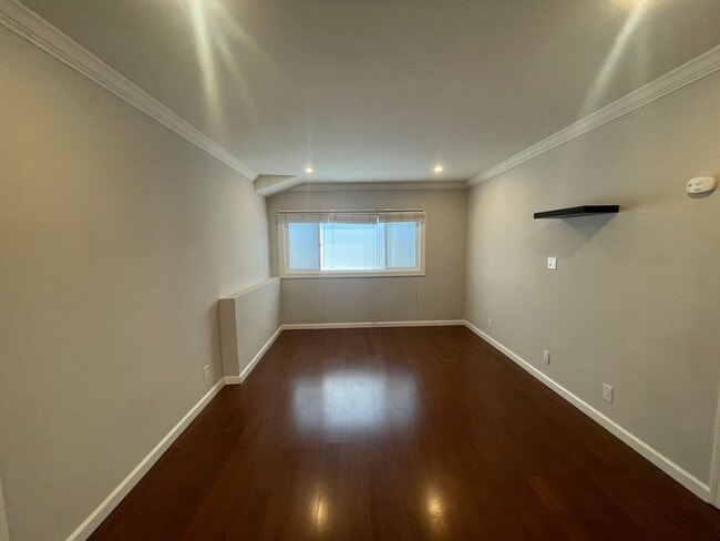 Building Photo - Welcome Home to 5 bedrooms 3 baths!