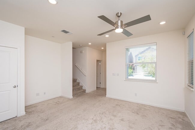 Building Photo - 1256 Golden Angel Wy