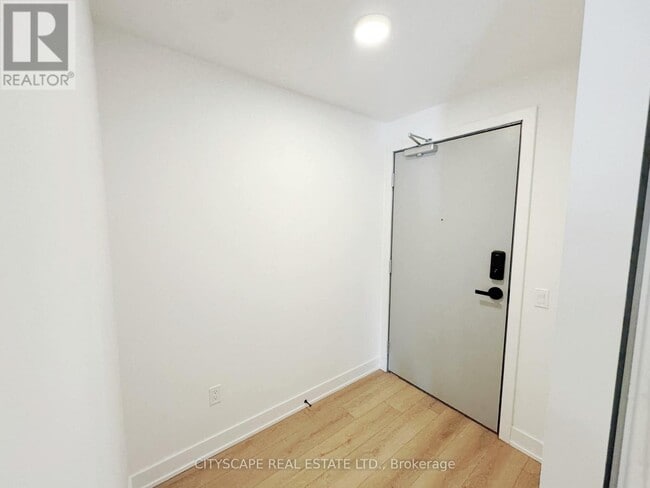 Building Photo - 758 Dovercourt Rd