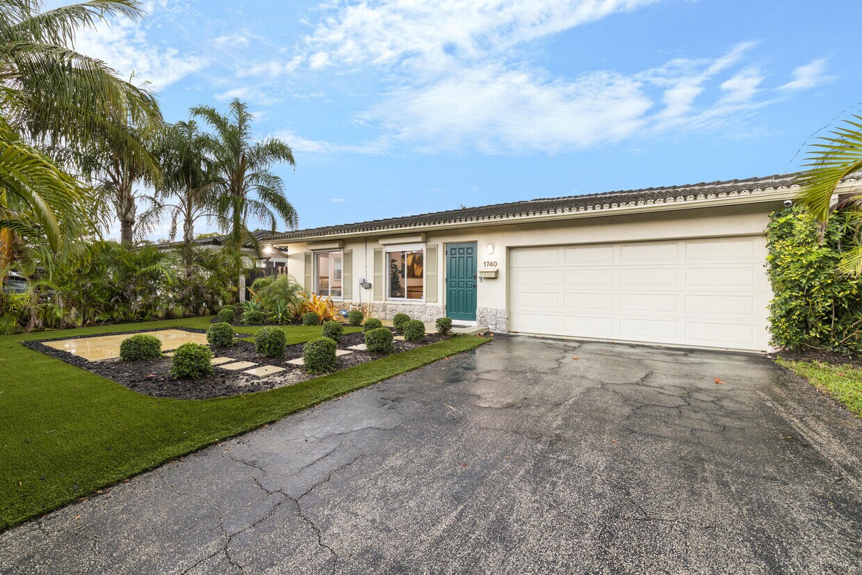 Foto principal - 1740 NE 49th St