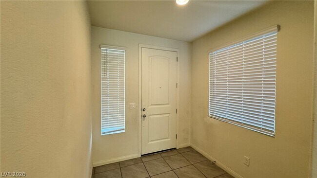 Building Photo - 5035 Lakewood Creek Ave