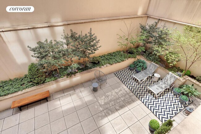 Foto del edificio - 40 E 72nd St