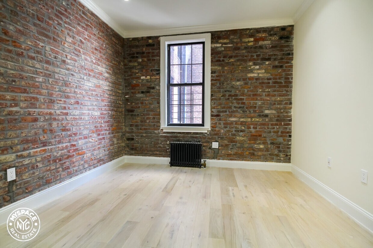 Primary Photo - 920 Bushwick Ave