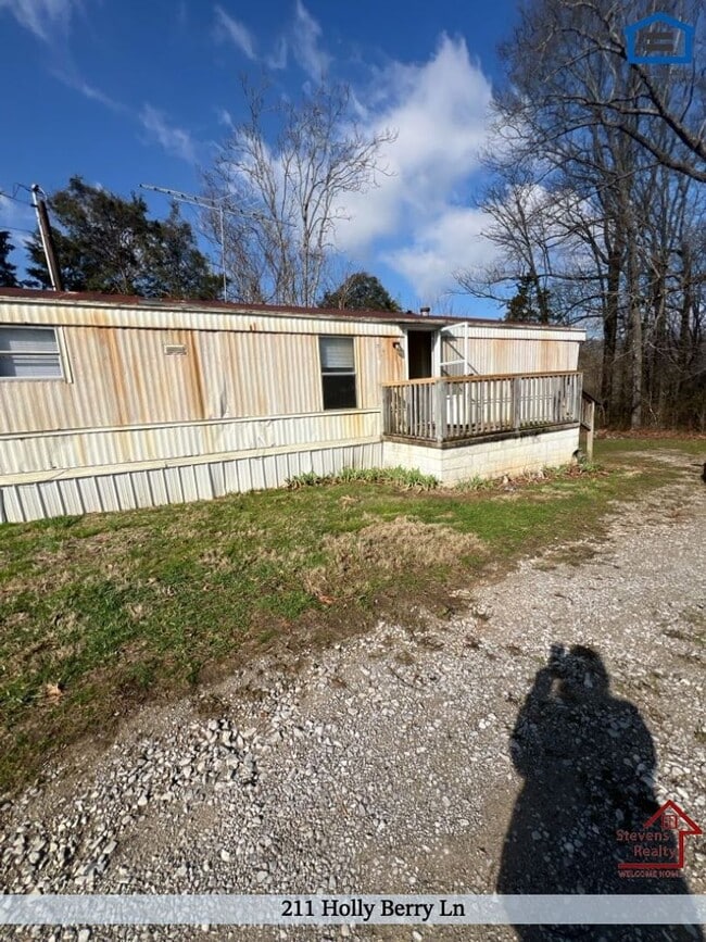 Foto del edificio - 211 Holly Berry Ln