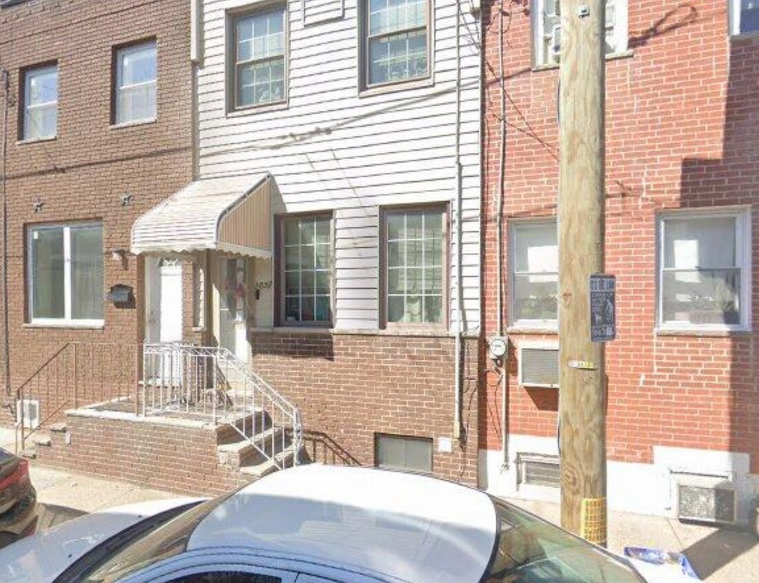 Primary Photo - Newly Renovated Single Family Home East Pa...