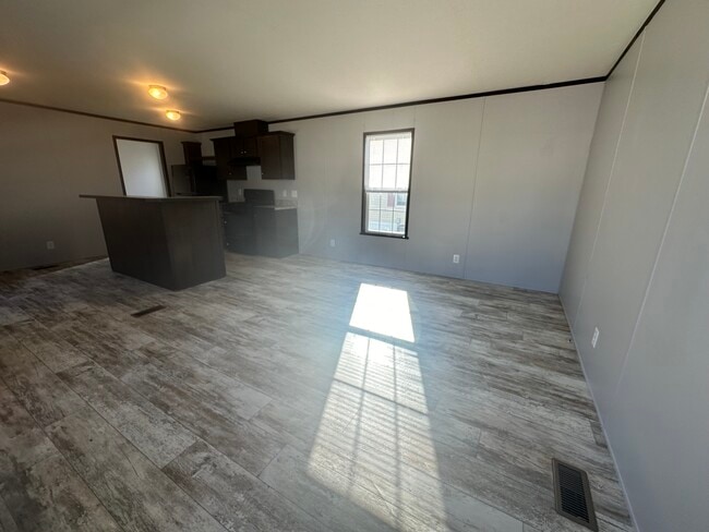 Building Photo - 5913 W Maple St