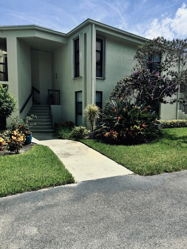 Foto principal - 6371 La Costa Dr
