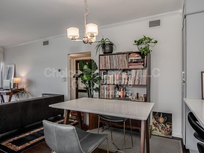 Building Photo - 224 N Poplar St