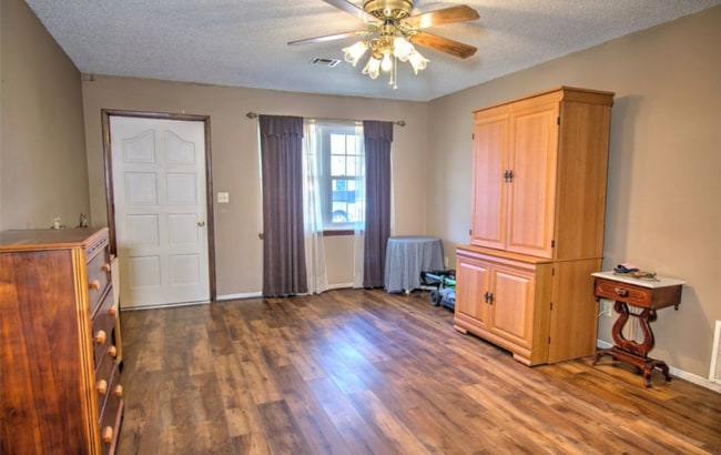 Foto del edificio - 516 Warwick Dr