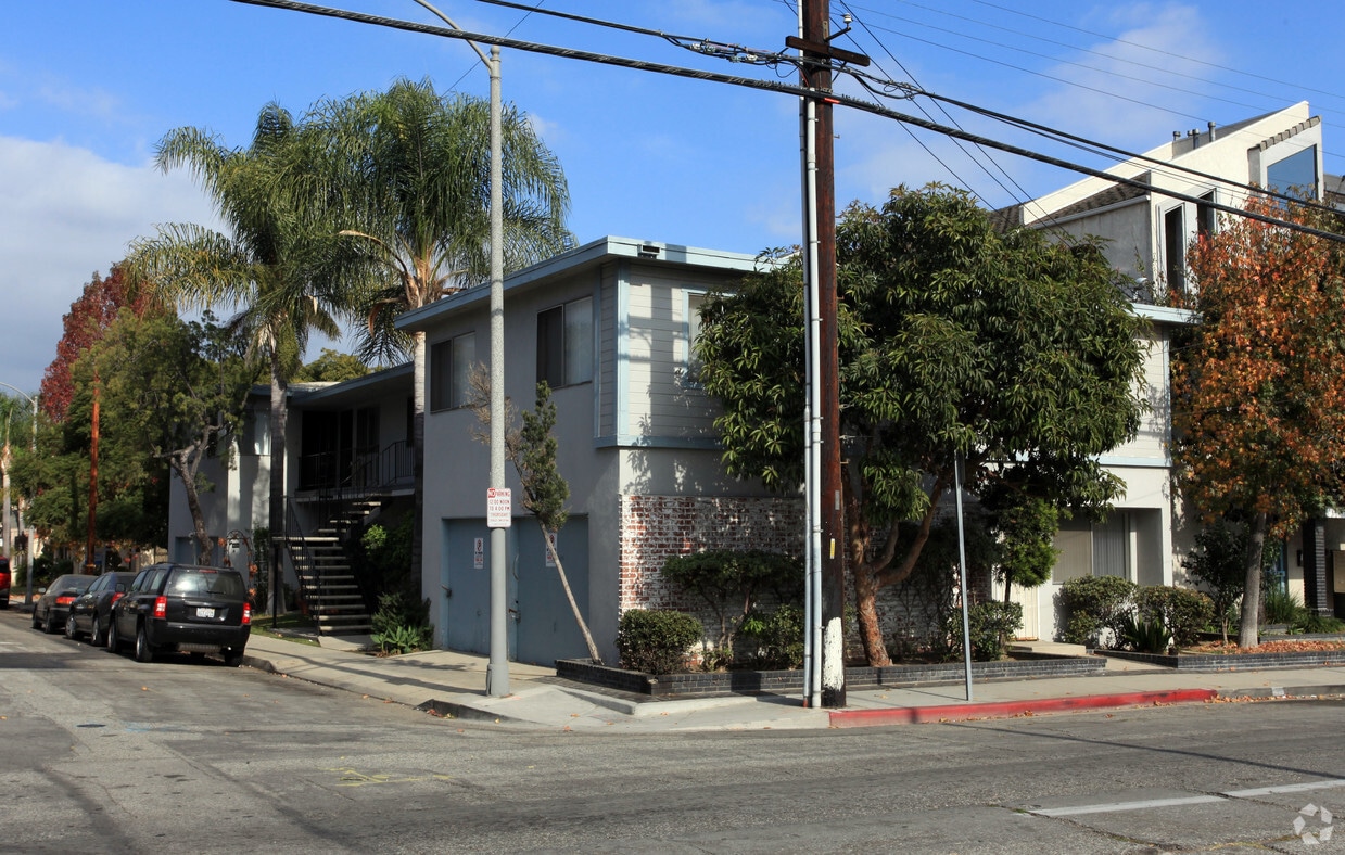 Building Photo - 4101 E 10th St