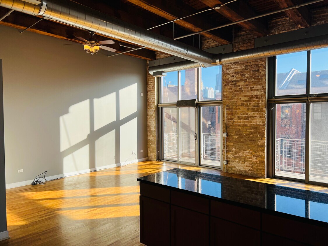Foto principal - 824 W Superior St