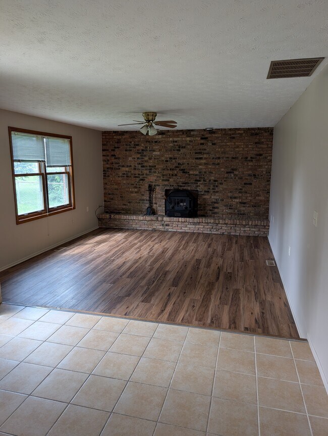 Foto del edificio - 549 Poplar Dr