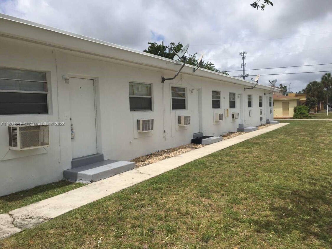 1995 NE 167th St Unit 3, North Miami Beach, FL 33162 Room for Rent in