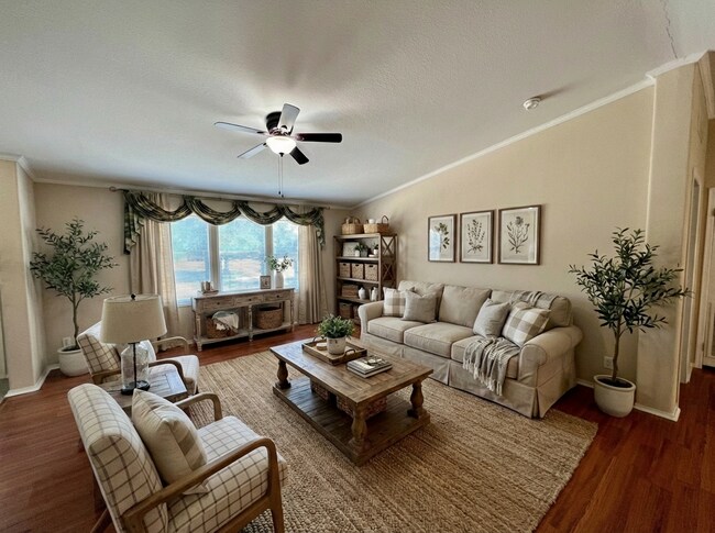 Foto del edificio - Live Large in This Beautiful Adkins Retreat!