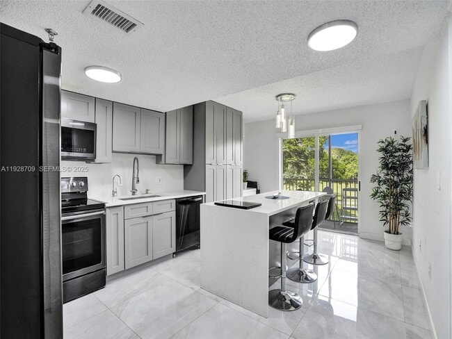 Building Photo - 9470 Tangerine Pl