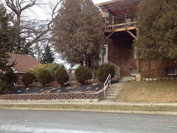 Building Photo - 455 Davison St