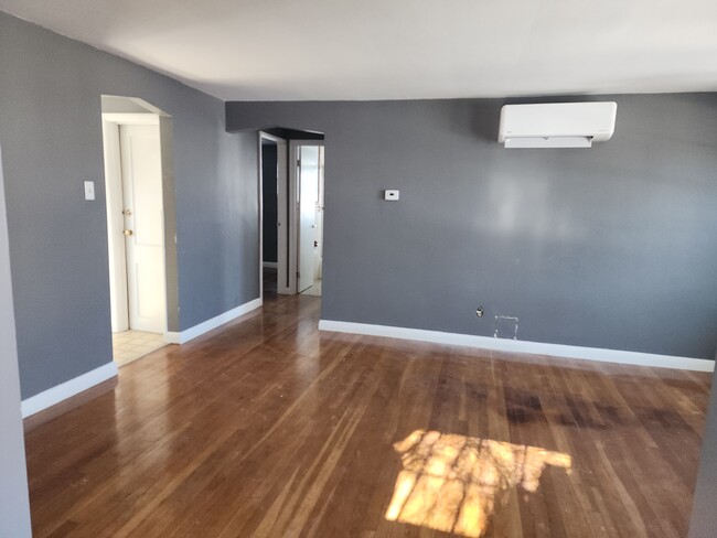 Foto del edificio - 23 Brewster Rd