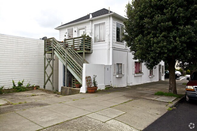 Building Photo - 2845-2849 Ulloa St