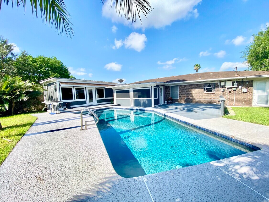 Foto principal - 1623 Clark St