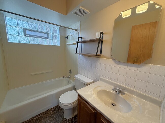 Foto del edificio - 7601 W 61st Pl