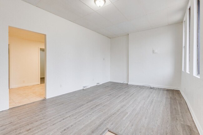 Foto del edificio - 705 Brownsville Rd