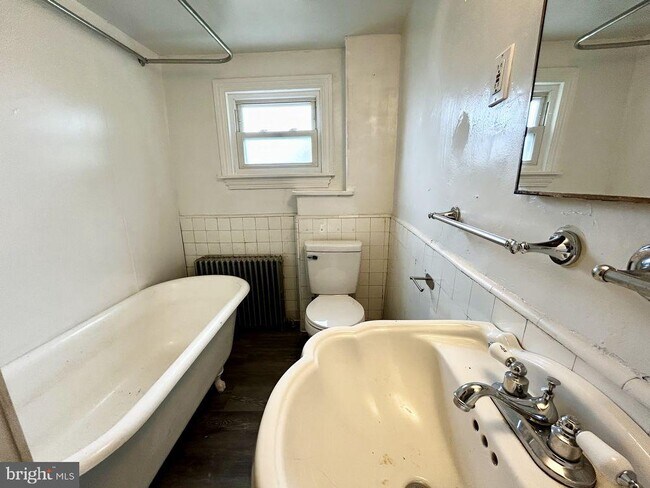 Building Photo - 301 Buttonwood St