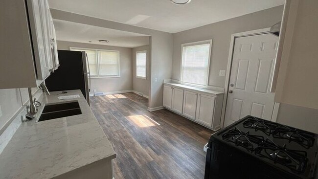 Building Photo - Don't miss out call RENU Property Manageme...