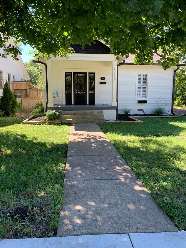 Primary Photo - 2219 Lindell Ave