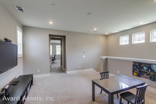 Building Photo - 4 br, 3.5 bath House - 6675 Soltera Vista