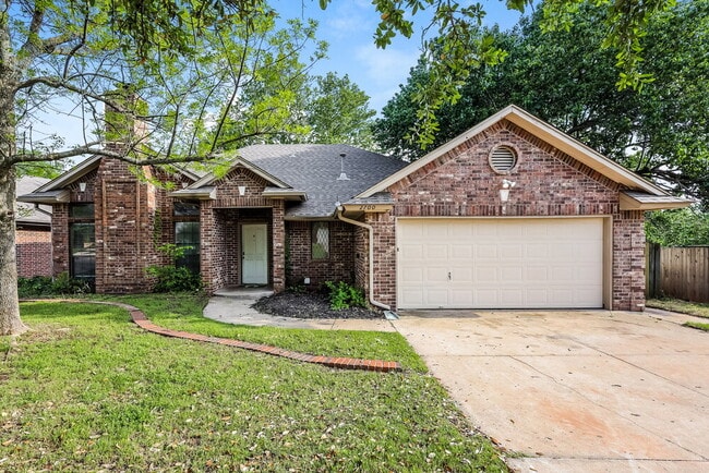 Building Photo - 2700 Shady Tree Ln