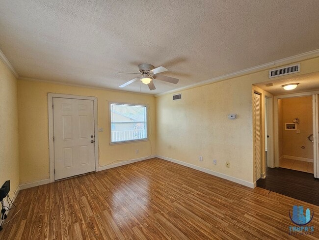 Building Photo - 119 N Evergreen Ave