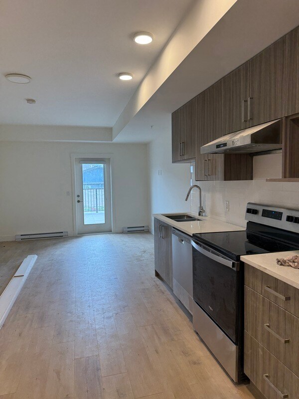 Photo du bâtiment - 1036 Coronation Ave