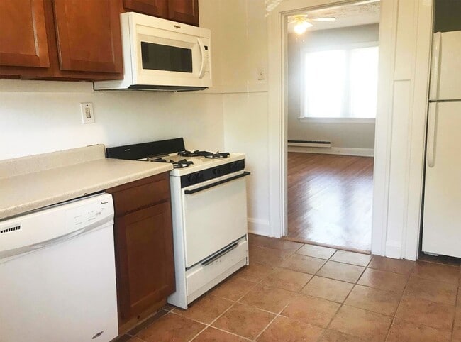 Building Photo - 415 Probasco St