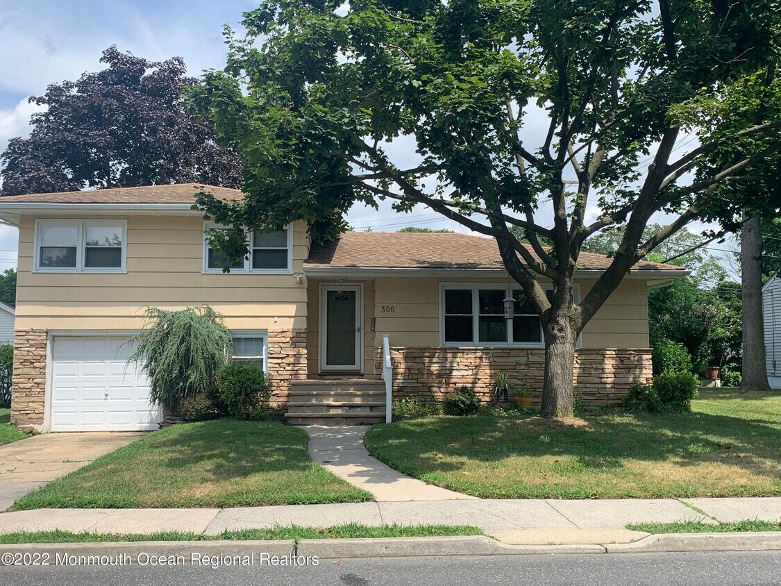 Foto principal - 306 Lakeview Ave
