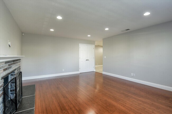 Building Photo - 1245 Moonbeam Way