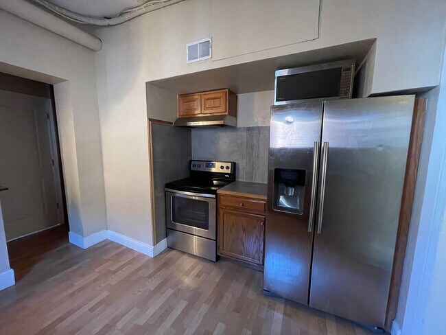 Photo - Charming 3 Bed 2 Bath in Downtown Denver. Apartment