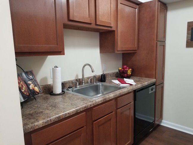 Kitchen - Oak Grove Place Apartments