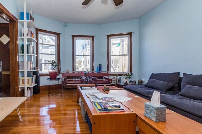 Spacious 2 Bed / 2 Bath with Parking & Pri... - Spacious 2 Bed / 2 Bath with Parking & Pri... Townhome