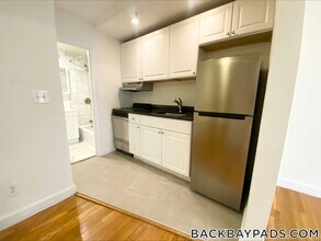 Building Photo - 529 Beacon St
