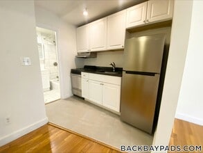 Building Photo - 529 Beacon St