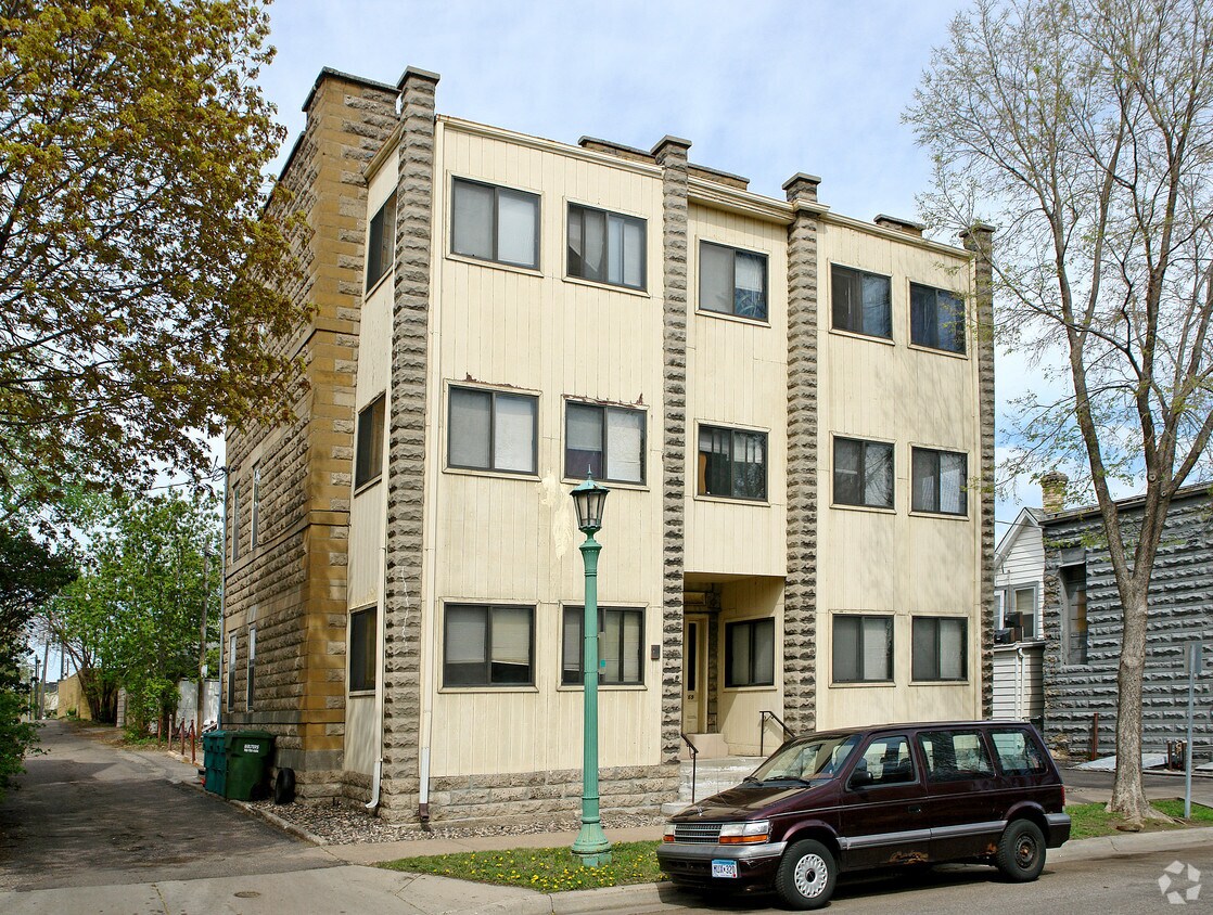 Primary Photo - Herschel Apartments