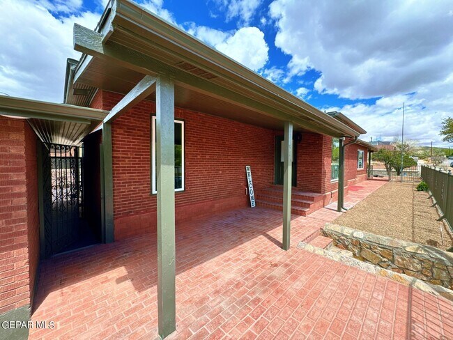 Foto del edificio - 321 Blanchard Ave