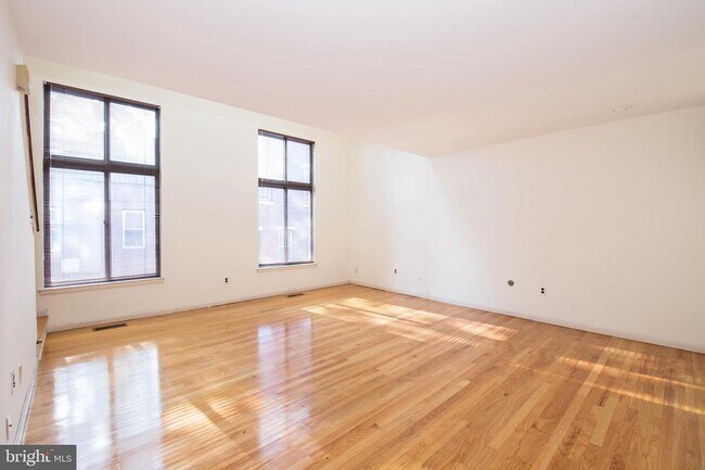 Building Photo - 763 N Ringgold St