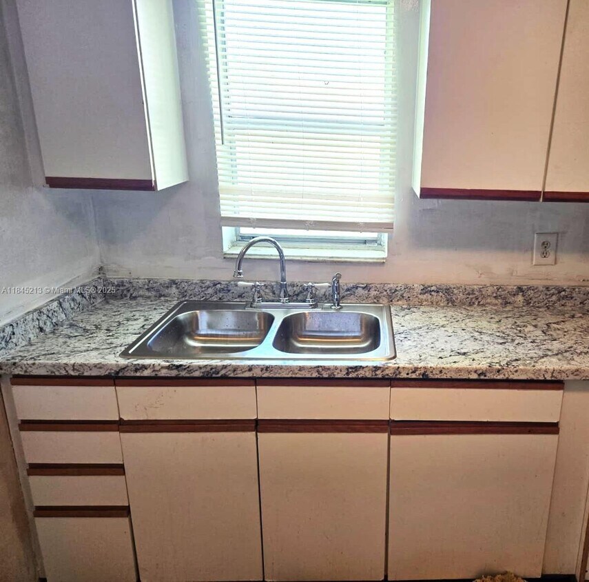 Foto principal - 4160 NW 21st St